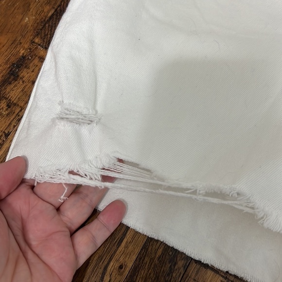 Levi’s White Denim shorts NWT distressed frayed hem high rise size 32 - Picture 9 of 12